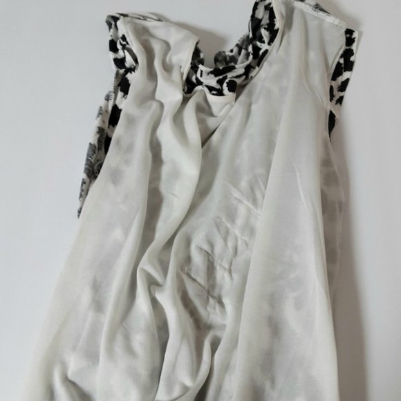 Ann Taylor Black & White animal Print Drapey Gathered detailed Top Medium Petite - Picture 5 of 6